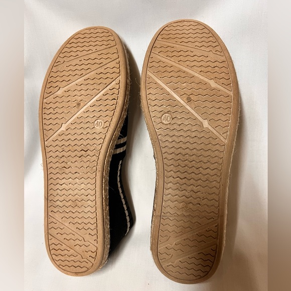 Black and beige espadrille flats, size 9. - Picture 4 of 7